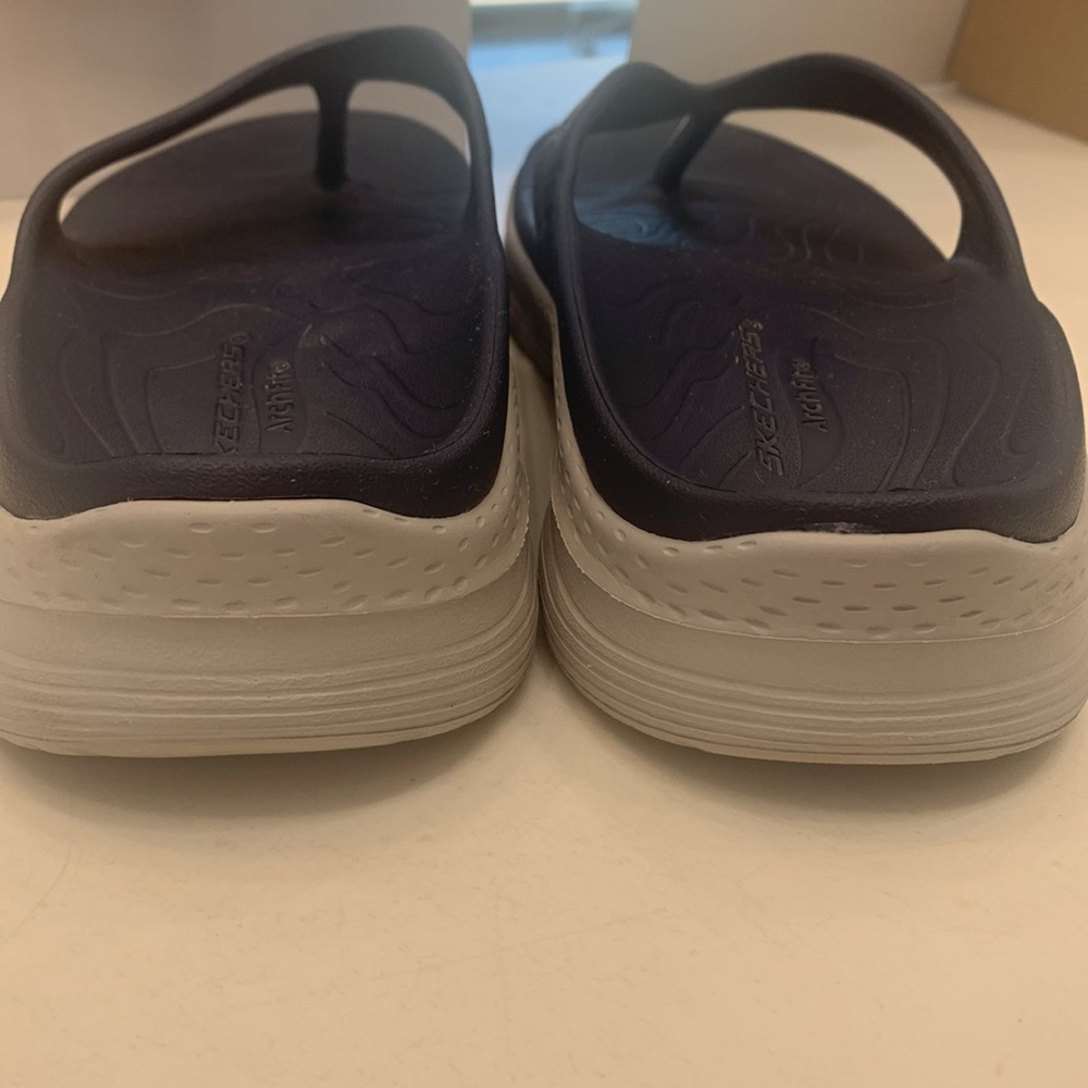 Skechers navy flip flops - Picture 6 of 9